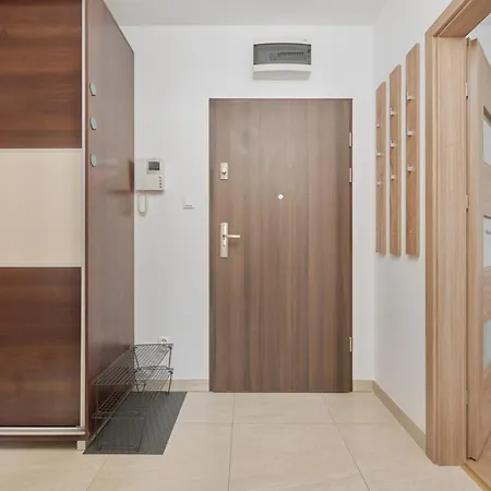 Cozy Klimasa With Balcony In By Renters Apartment *